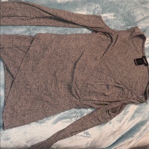 Cropped shoulder long sleeve